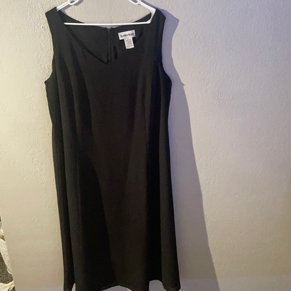 DANNY & NICOLE V NECK, SLEEVELESS DRESS - Picture 3 of 5